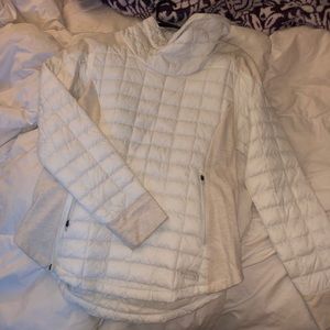 North Face Pull over Thermoball jacket